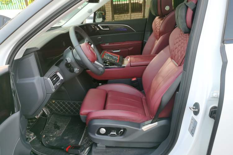 Used Hongqi E-HS9 2022 660 km Range Flagway Edition Six Seats Left Front Seat