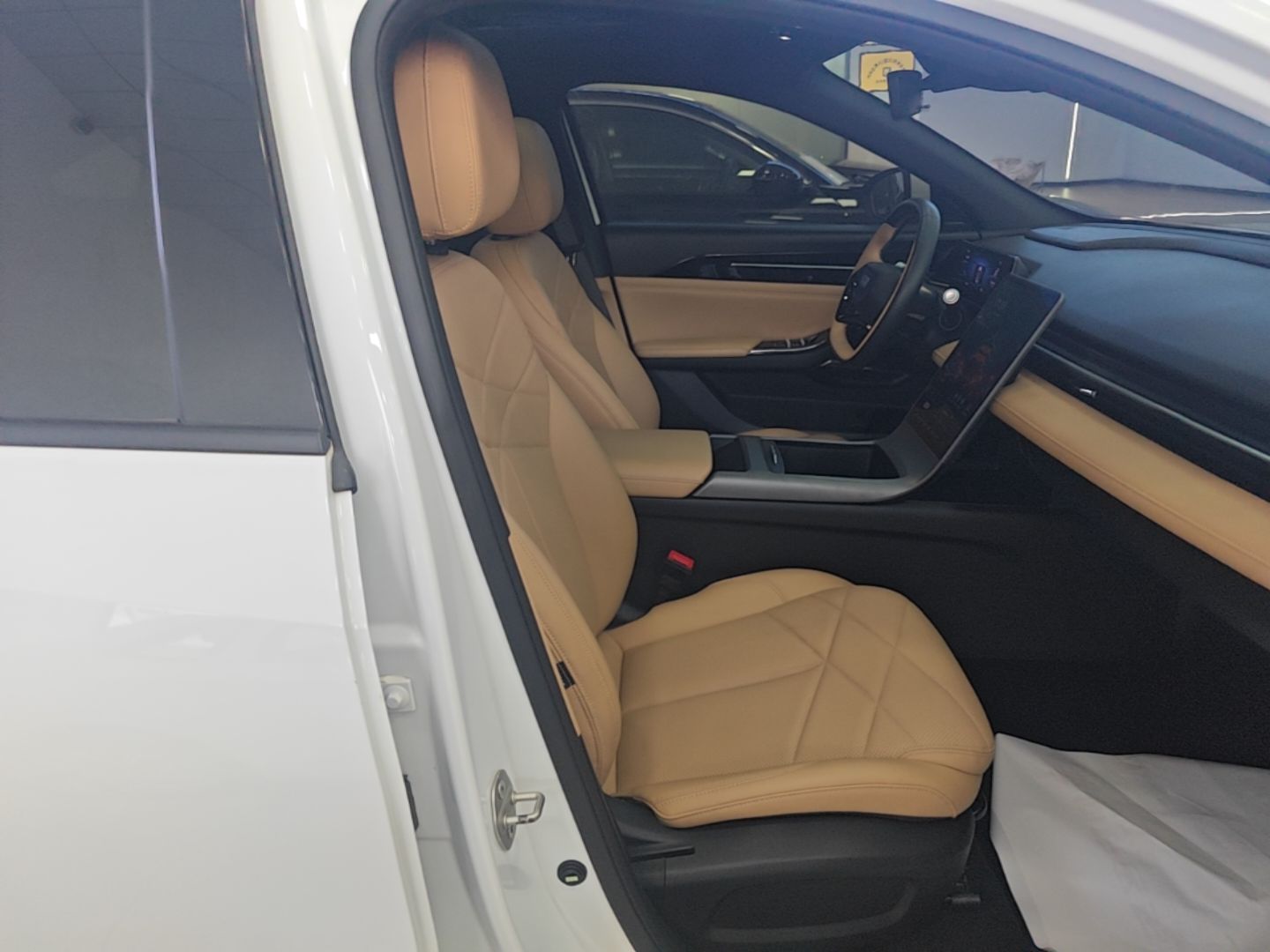 Geely Galaxy L6 2023 60km PLUS — снимка 19
