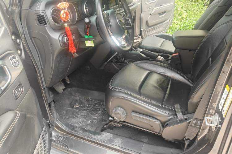 Used Jeep Wrangler 2018 2.0T Sahara Four-Door Edition
