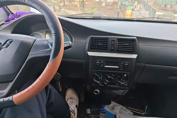 Used Wuling EV50 2022 Affordable Model Anchi with 35.904 kWh
