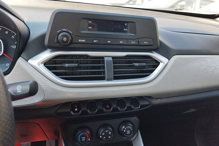 Used Baojun 510 2017 1.5L manual Comfort trim
