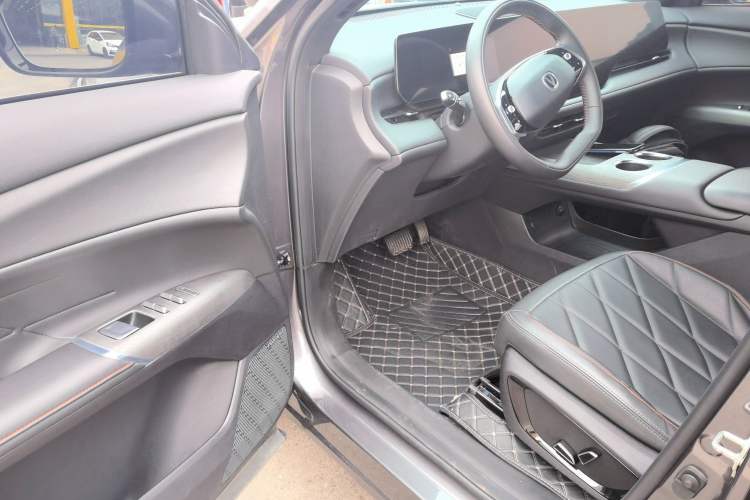 Used CHANGAN CS75 PLUS 2025 4th Generation UItra 2.0T New Blue Whale Smart Intelligent Powertrain Version
