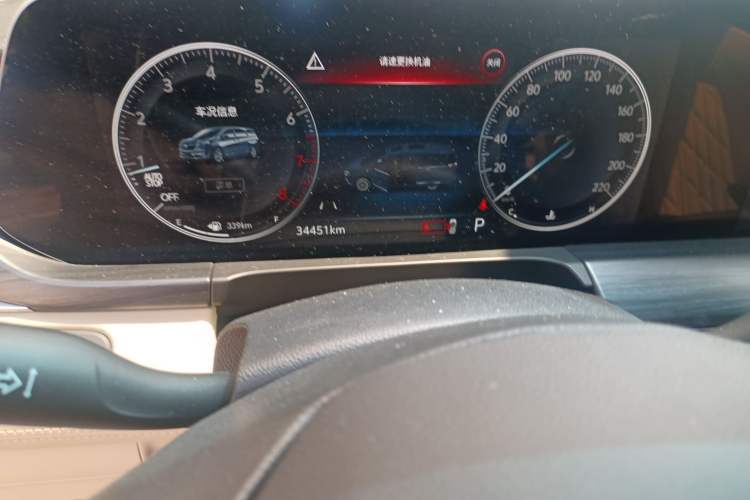 Used Buick GL8 2022 ES Landtrek 653T Flagship Model Odometer Close Up