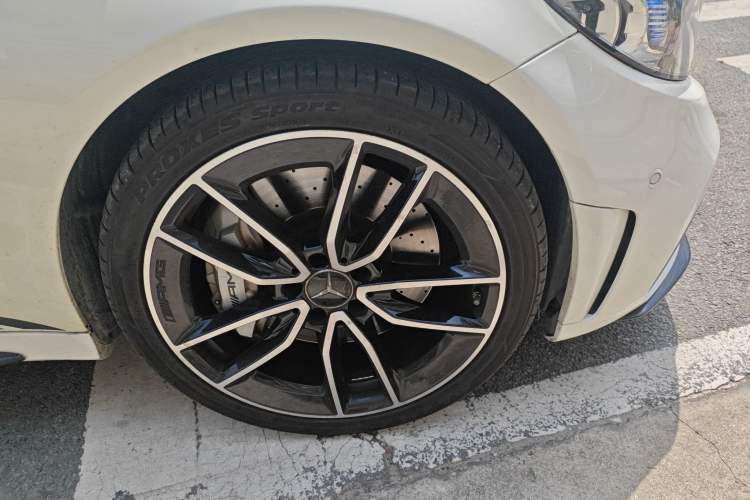 Used Mercedes-Benz C-Class AMG 2019 AMG C 43 4MATIC Right Front Wheel Hub