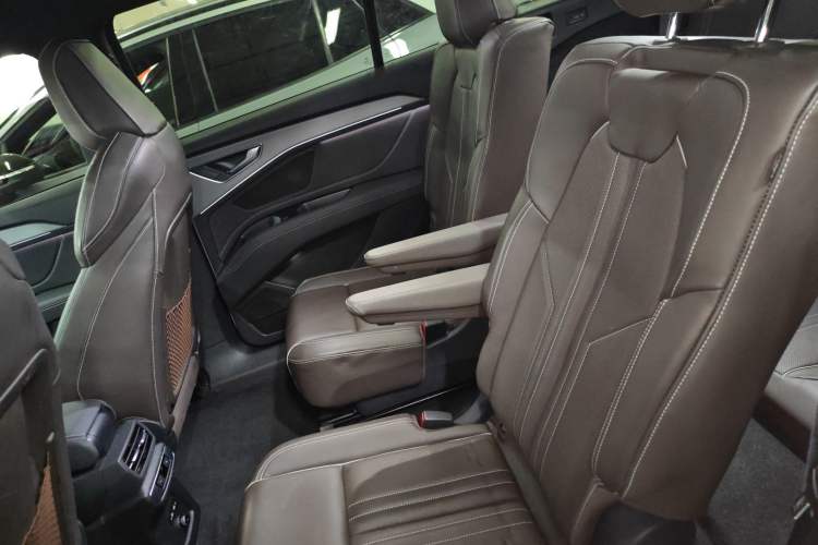 Used Audi Q5 e-tron 2023 40 e-tron Shining Edition Mecha Kit
