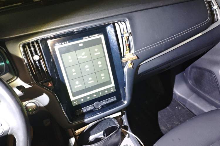 Used Roewe i6 New Energy 2017 45T Hybrid Connect & Smart Enjoyment Edition Audio And AC Panel