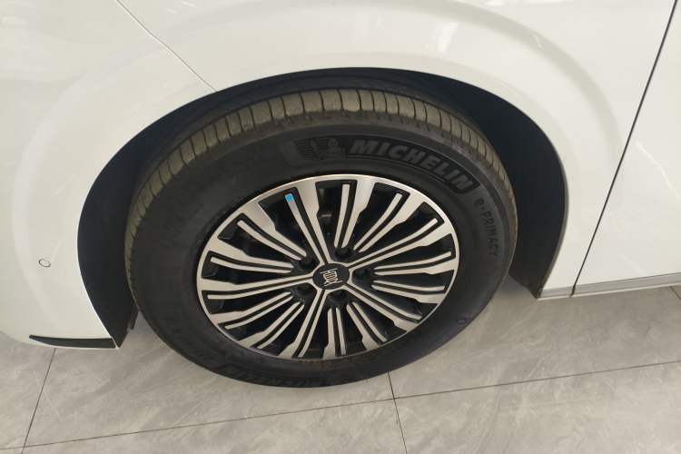 Used BYD Xia 2025 DM-i 1.5T 180km Beyond Edition Left Front Wheel Hub