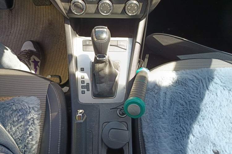 Used Skoda Octavia 2016 1.6L Automatic Chuanxing Edition Gear Lever