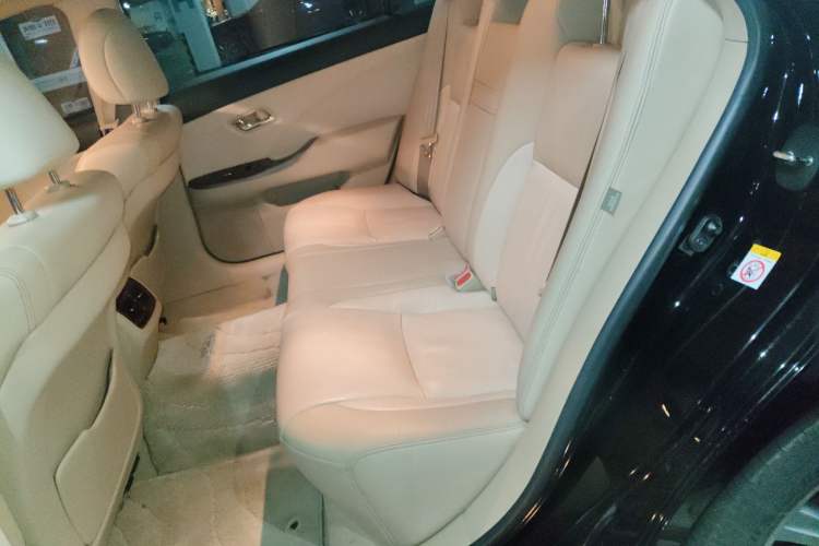 Used Toyota Crown 2012 2.5L Royal Leather Edition
