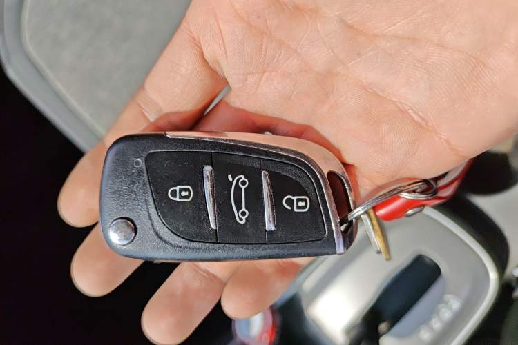 Used Chevrolet Trax 2016 1.4T Automatic Two-Wheel Drive Luxury Version Vehicle Key