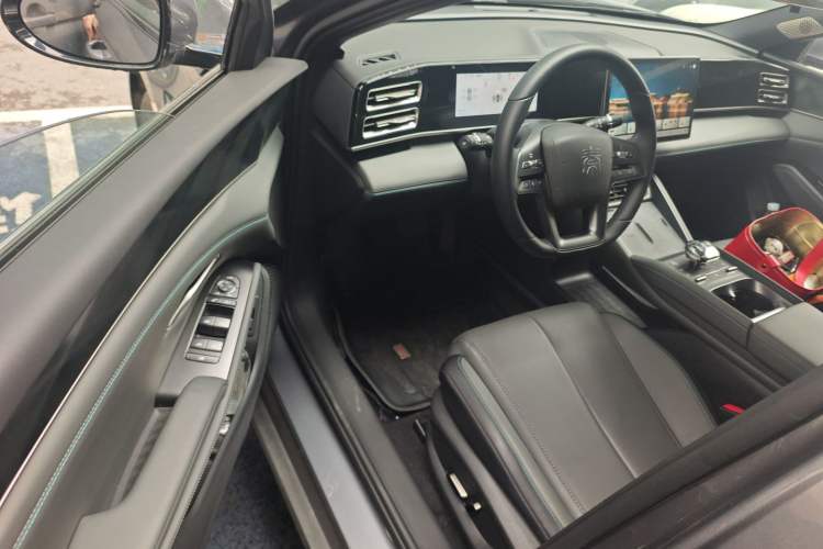 Used BYD Qin L 2025 DM-i Smart Drive 120KM Superior Model Driver Seat