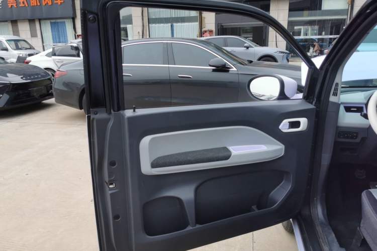 Used Chery QQ Ice Cream 2022 170km Sundae Phosphate Lithium-Ion