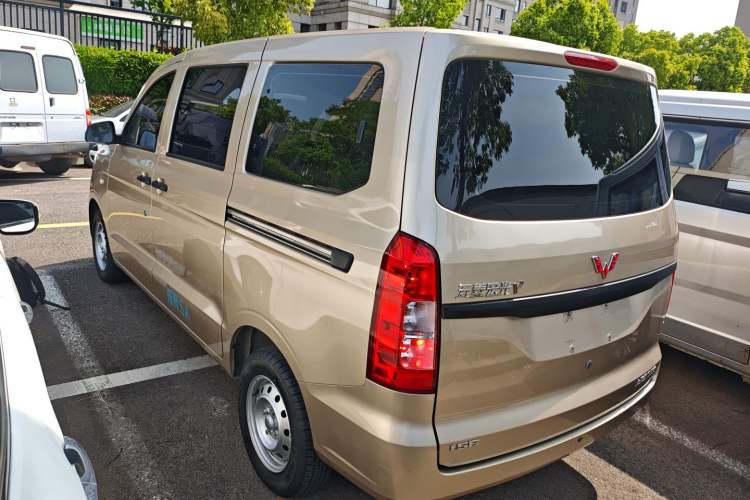 Used Wuling Hongguang V 2022 1.5L Jingqu Edition Electric-Assist LAR
