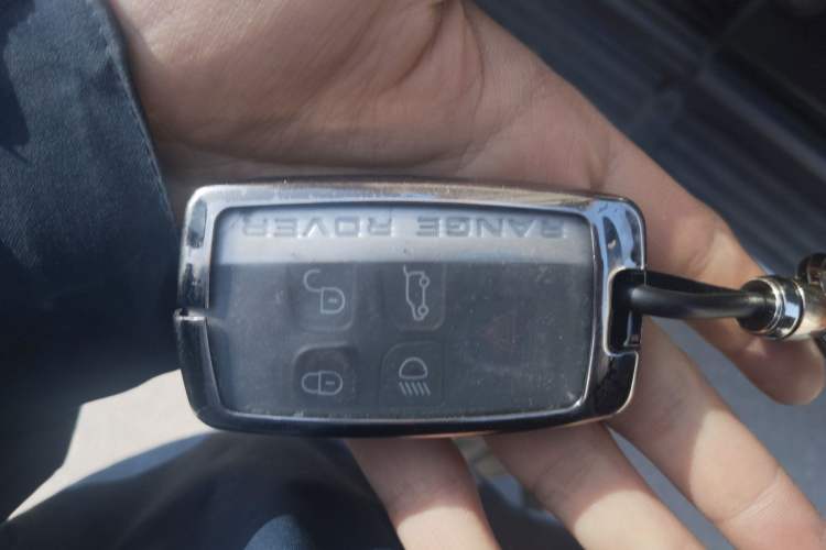 Used Land Rover Discovery 2012 5.0 V8 HSE Vehicle Key