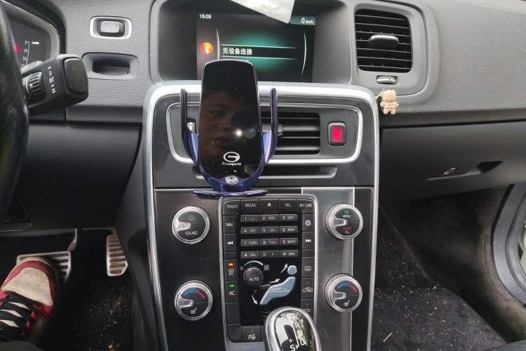 Used Volvo S60 2015 T5 Personalized Sport Edition Audio And AC Panel