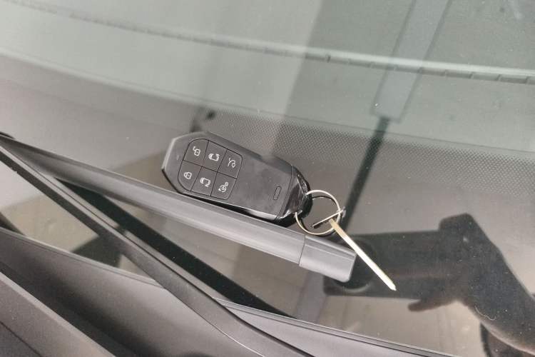 Used XPeng X9 2025 650 Long-Range Max Interior 1