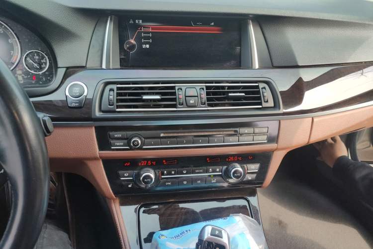 Used BMW 5 Series 2014 528Li Leading Model
