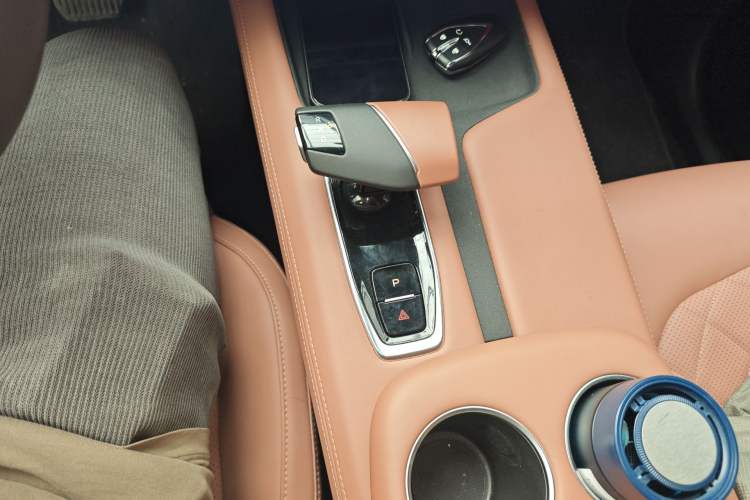 Used CHANGAN UNI-Z New Energy 2024 Blue Whale Smart Electric iDD 125km Beyond Edition Gear Lever