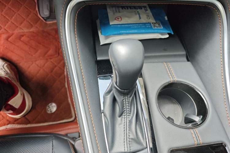 Used Toyota Avalon 2024 Dual-Engine 2.5L XLE Premium Edition Gear Lever