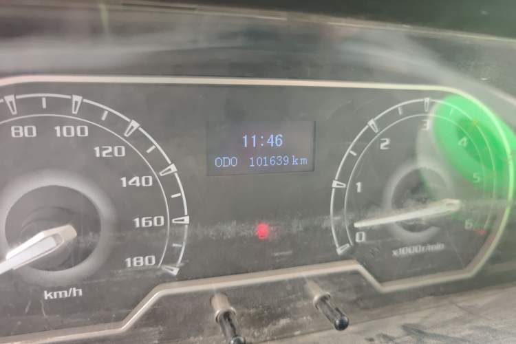 Used SAIC MAXUS Xintu V80 2019 2.5T Classic Edition 6-Speed Manual – Aoyuntong Modified Version Short Wheelbase Mid-Height Roof 5/6 Seats
