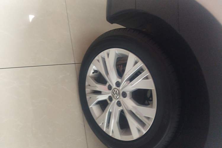 Used Volkswagen C-TREK 2018 1.5L Automatic Comfort Model Right Rear Wheel Hub