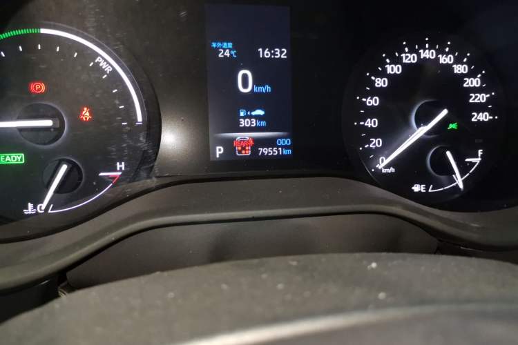 Used Toyota SIENNA 2024 2.5L Hybrid Four-Wheel Drive Prestige Edition Odometer Close Up