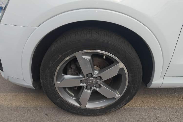 Used Audi Q3 2015 35 TFSI Comfort Model Left Front Wheel Hub