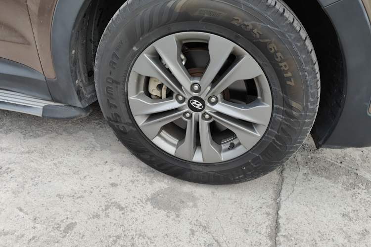 Used Hyundai Santa Fe 2015 2.0T Automatic 4x4 Smart 7-Seater
