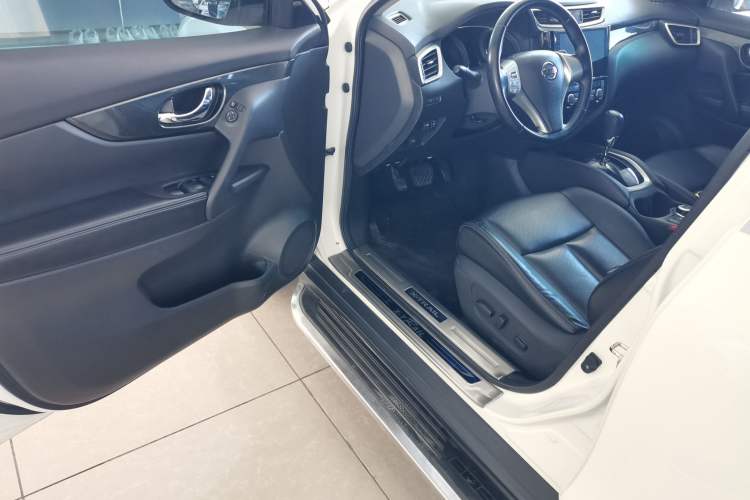 Used Nissan X-Trail 2015 2.5L CVT Leading MAX Edition 4WD