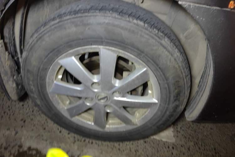 Used Nissan Livina 2013 1.6XE CVT Comfort Edition Right Front Wheel Hub