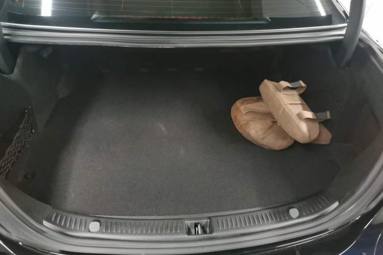 Used Mercedes-Benz E-Class New Energy 2021 E 350 e L Plug-in Hybrid Sports Sedan
