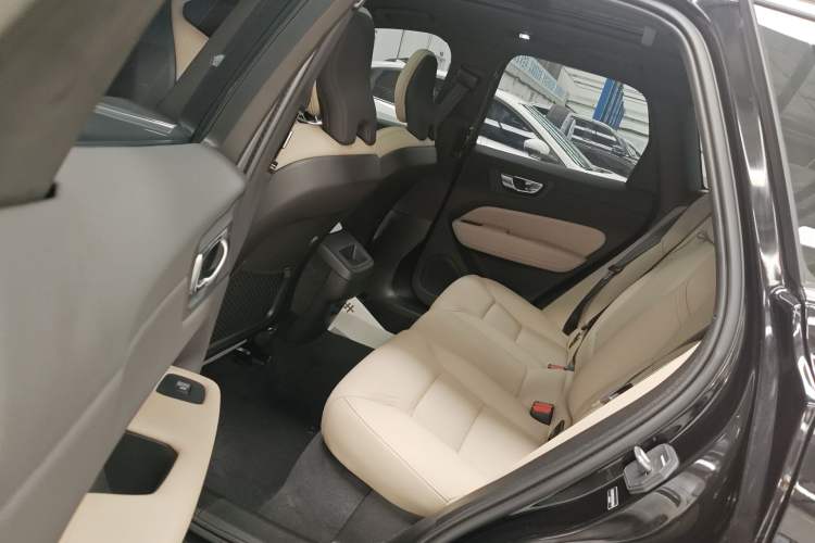 Used Volvo XC60 2026 B5 4x4 Smart Luxury Edition Left Rear Seat
