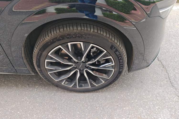 Used Zeekr 7X 2025 75 kWh Rear-Wheel Drive Intelligent Driving Version Right Front Wheel Hub