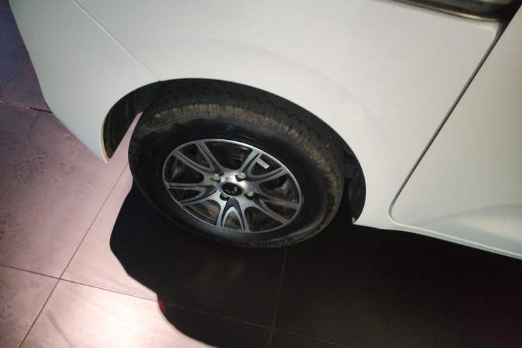Used Wuling Zhiguang New Energy 2025 Standard Model Right Rear Wheel Hub