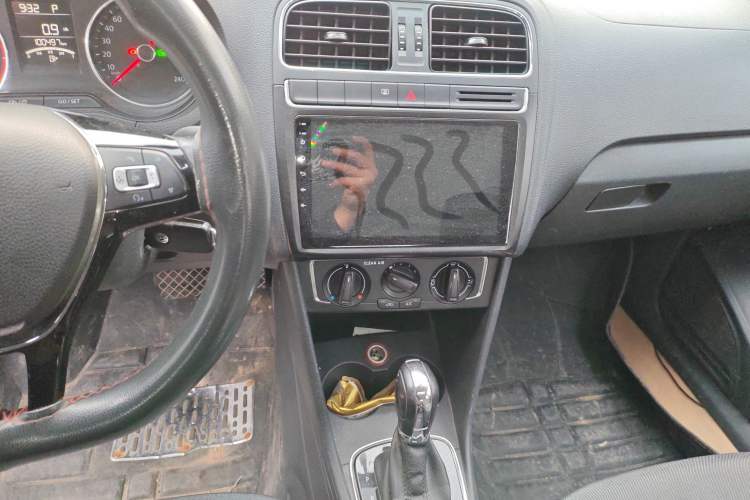 Used Volkswagen Polo 2016 1.6L Automatic Comfort Model Audio And AC Panel