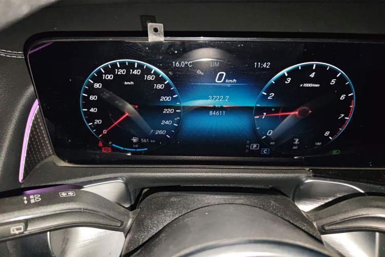 Used Mercedes-Benz GLB 2022 GLB 220 Fashion Model Odometer Close Up