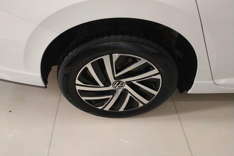 Used Volkswagen Lavida 2023 1.5L Automatic 5 Million Edition Right Rear Wheel Hub