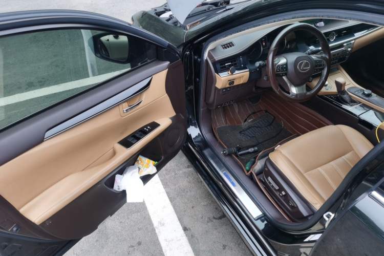 Used Lexus ES 2015 300h Comfort Edition Driver Seat