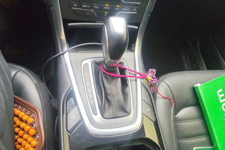 Used Ford Edge 2018 EcoBoost 245 Two-Wheel-Drive Titanium 7-Seater China VI Standard Gear Lever