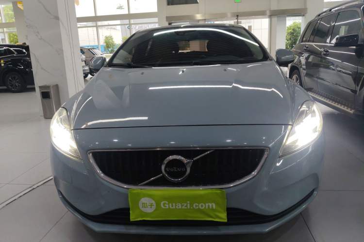 Used Volvo V40 2017 T3 Zhiyi Edition Front