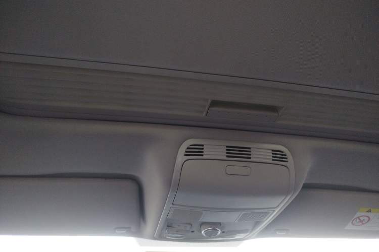 Used Volkswagen Magotan 2015 1.8TSI Luxury Model Headliner