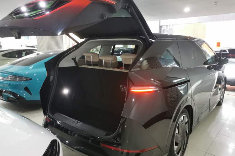 Used XPeng X9 2024 610 Long-Range Pro
