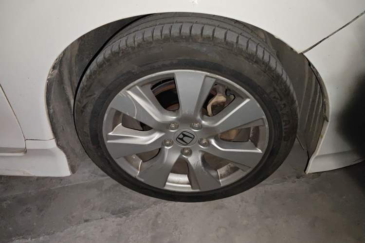 Used Honda Jade 2013 1.8L automatic Comfort version 5 seats
