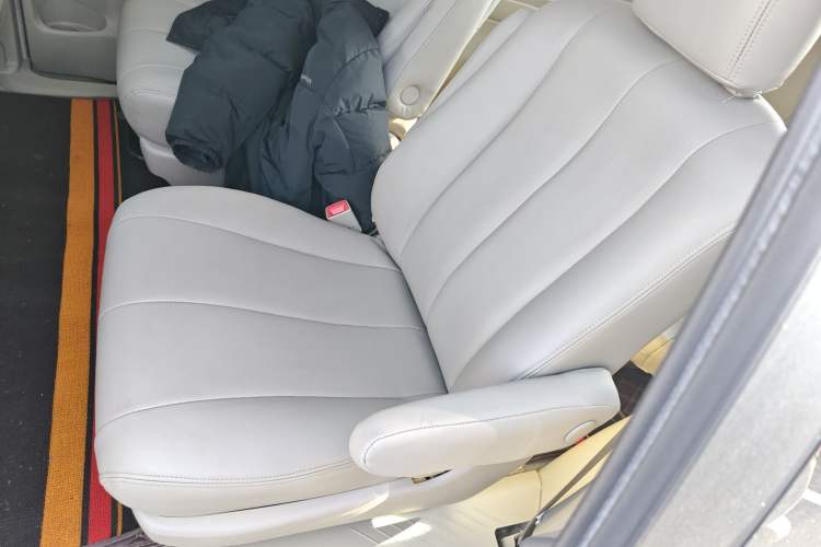 Used BYD M6 2013 2.0L Manual Comfort Edition
