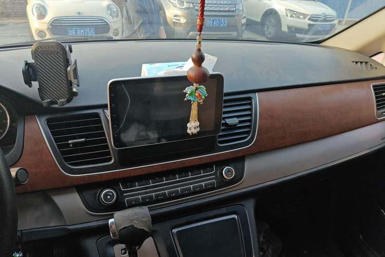 Used SAIC MAXUS G10 2016 2.0T Automatic Elite Edition
