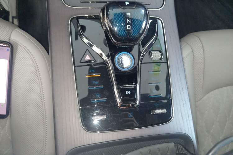 Used BYD Han 2025 DM-i 125KM LiDAR-Powered Intelligent Driving Model Gear Lever