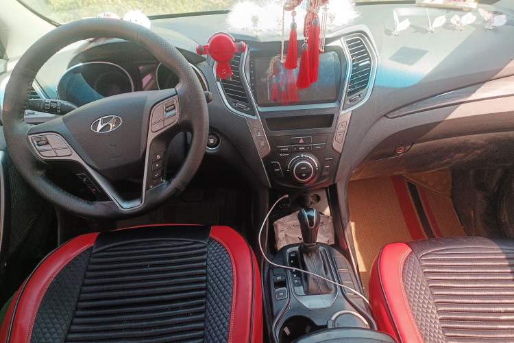 Used Hyundai Santa Fe 2015 2.0T Automatic All-Wheel Drive Smart Version 5 Seats Center Console