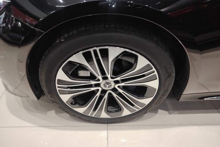 Used Mercedes-Benz E-Class 2025 Facelift E 300 L Luxury Edition