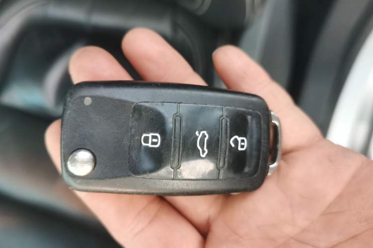 Used Volkswagen Tiguan 2016 280TSI Automatic Two-Wheel Drive Silk Road Comfort Edition Vehicle Key