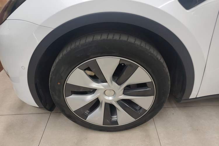 Used Tesla Model Y 2022 Long-Range All-Wheel-Drive Version
